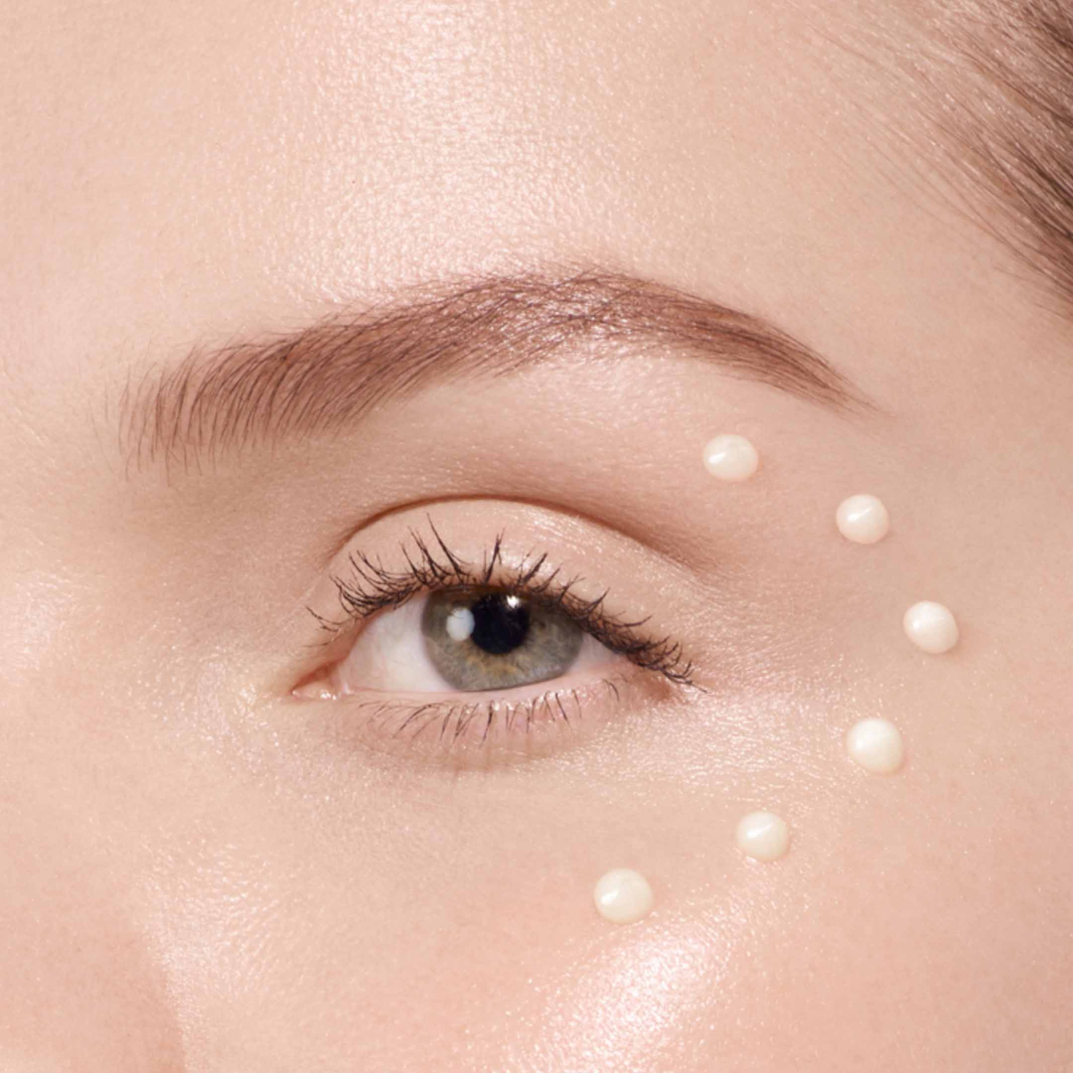 Absolue Revitalizing Eye Cream - Image 2