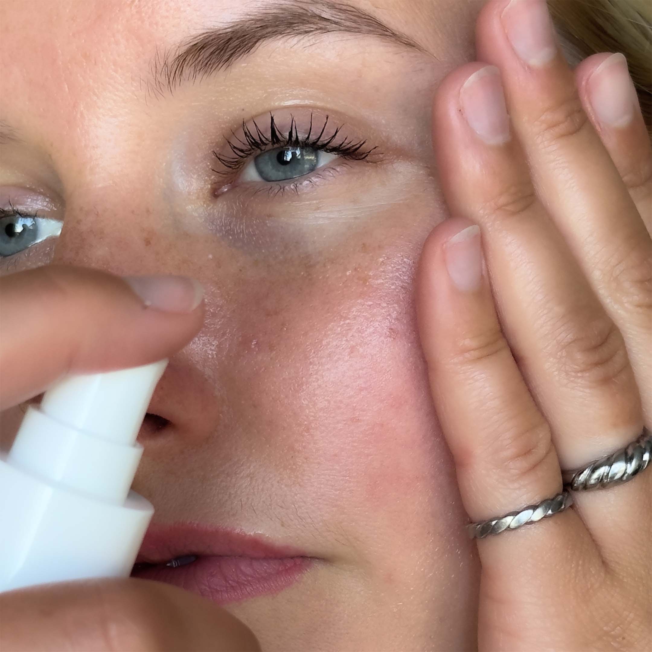 Aqua+ The Super Moisturizing Serum - Image 3