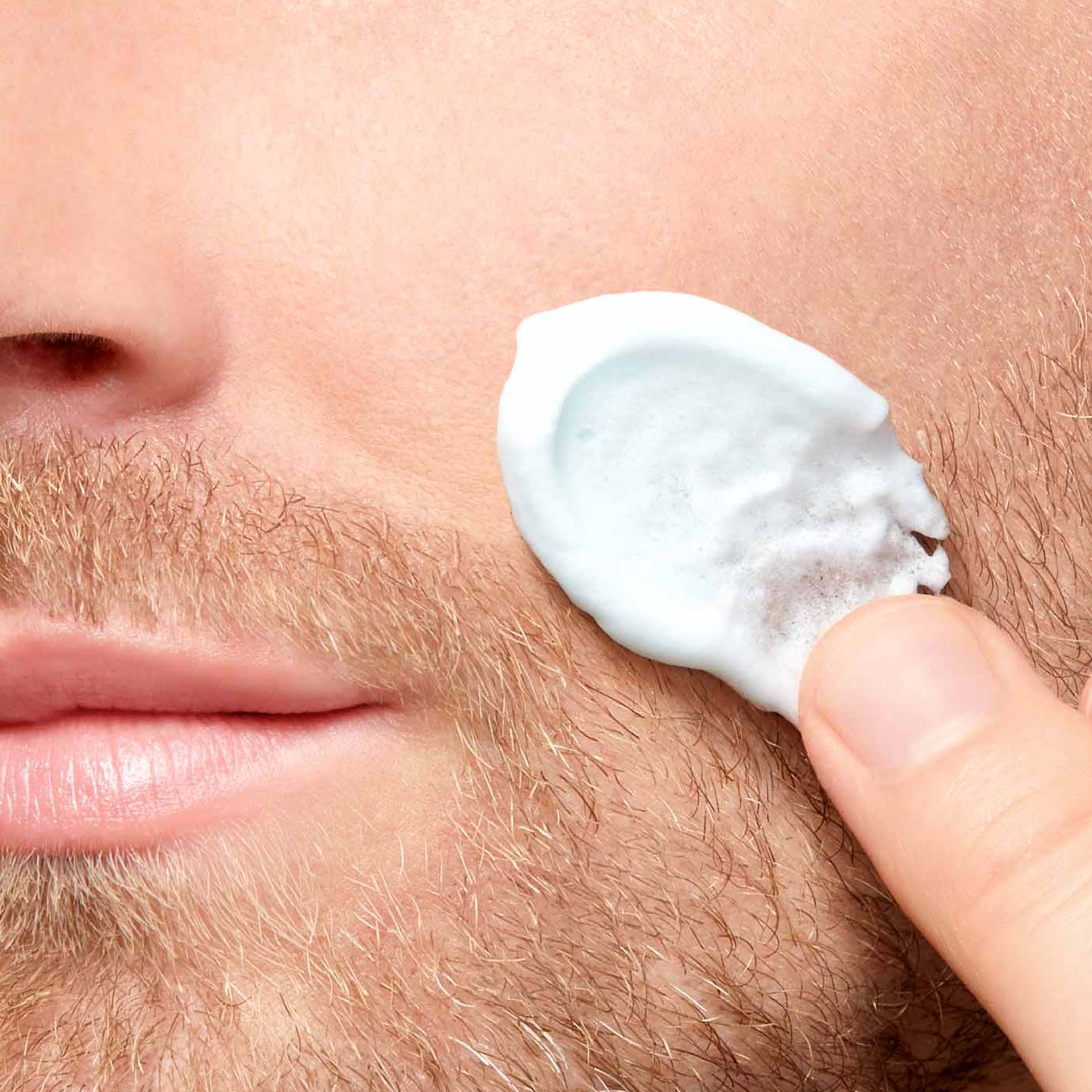 ClarinsMen Smooth Shave Foaming Gel - Image 3