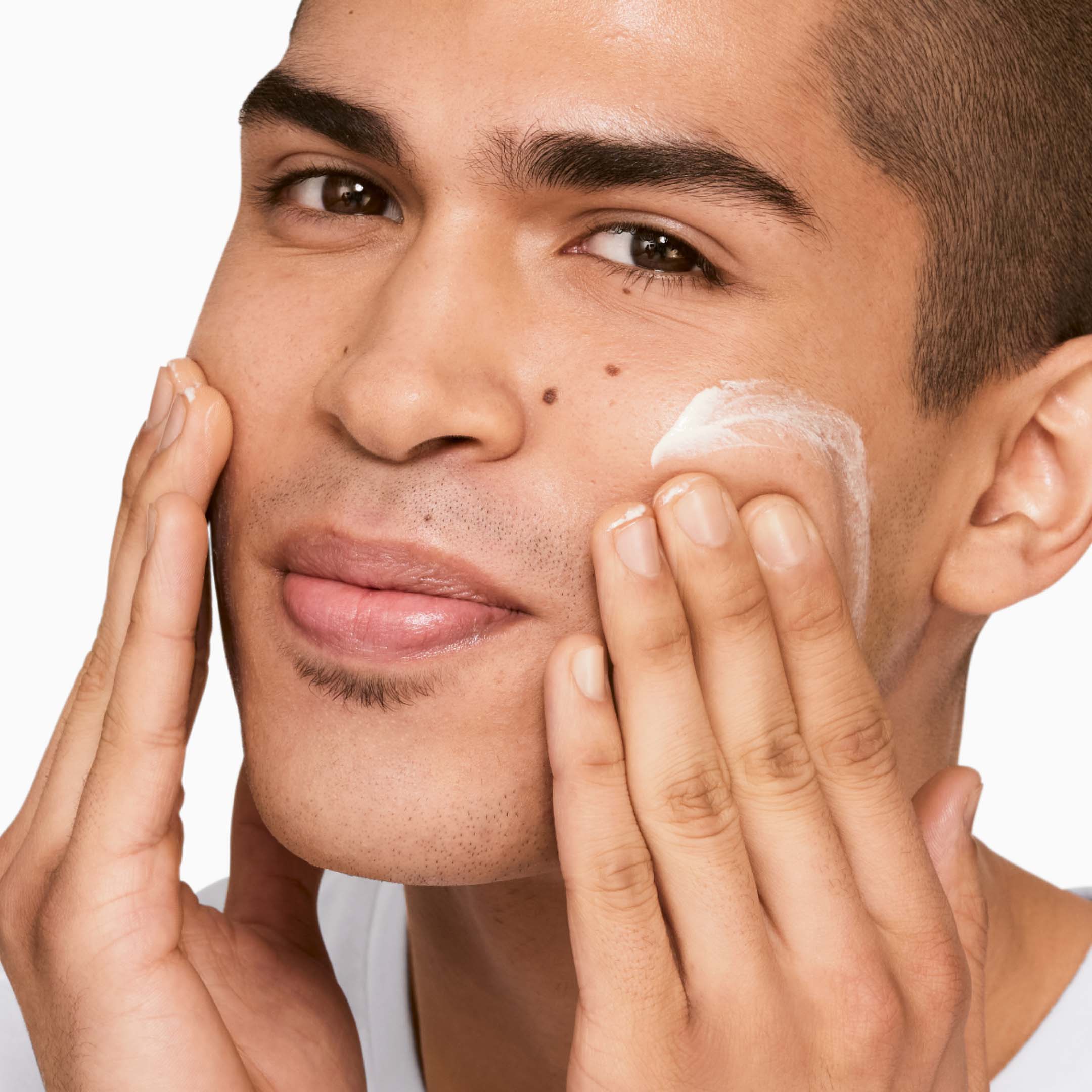 DRAMATICALLY DIFFERENTâ„¢ MOISTURIZING GEL 200 ML - Image 2