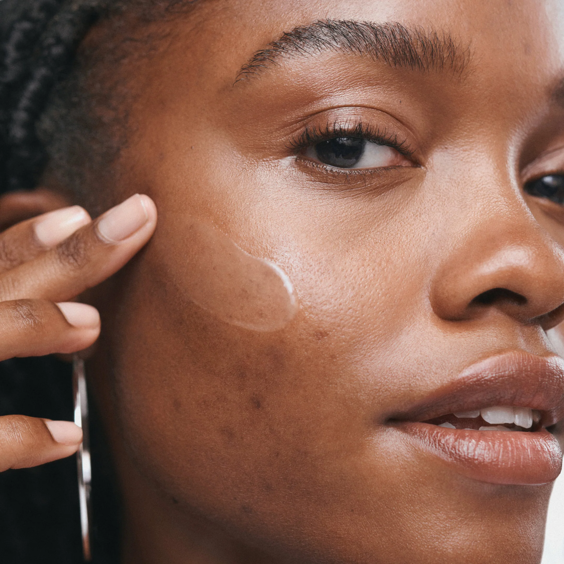Even Better Clinical™ Radical Dark Spot Corrector + Interrupter - Image 15