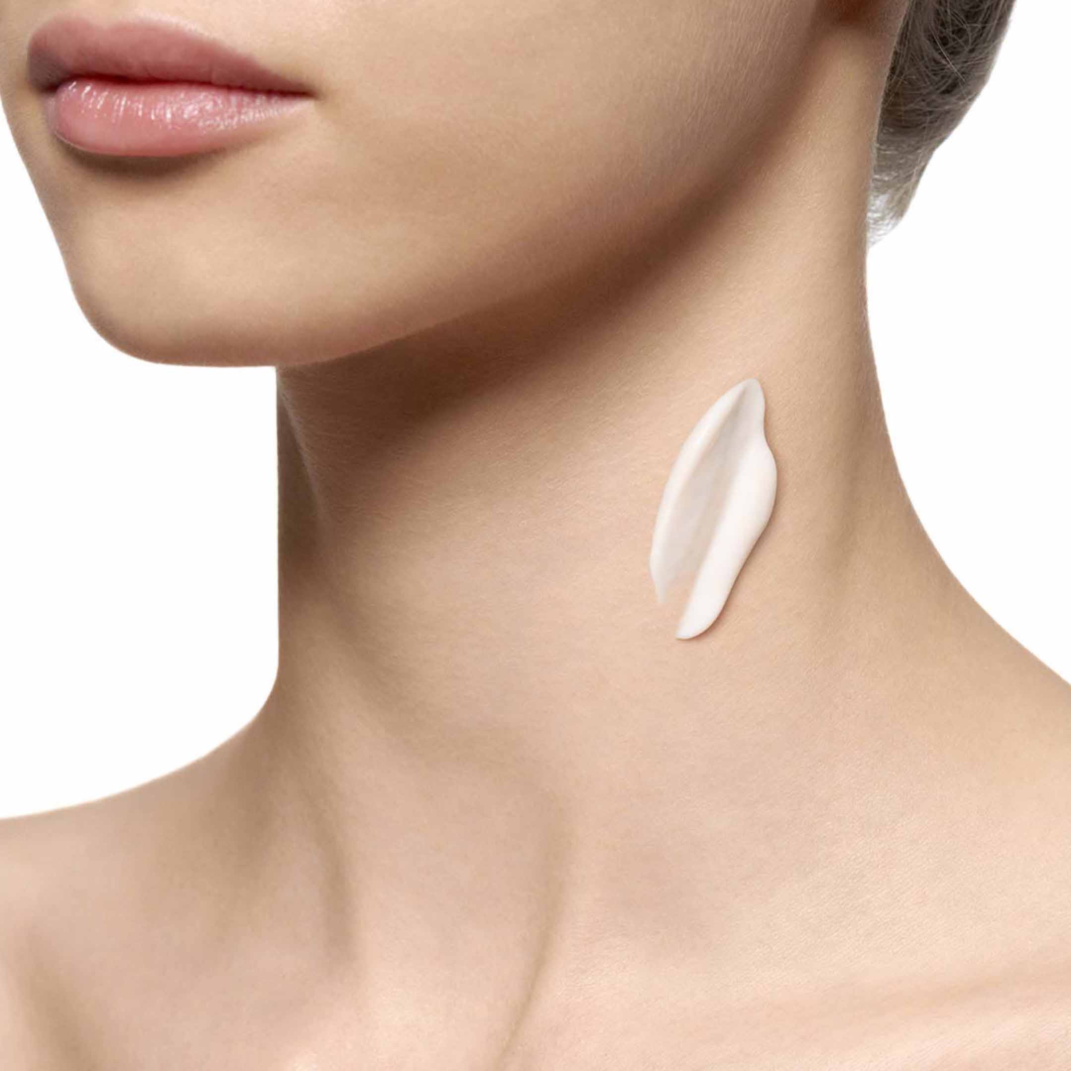Extra-Firming Neck and Décolleté - Image 5