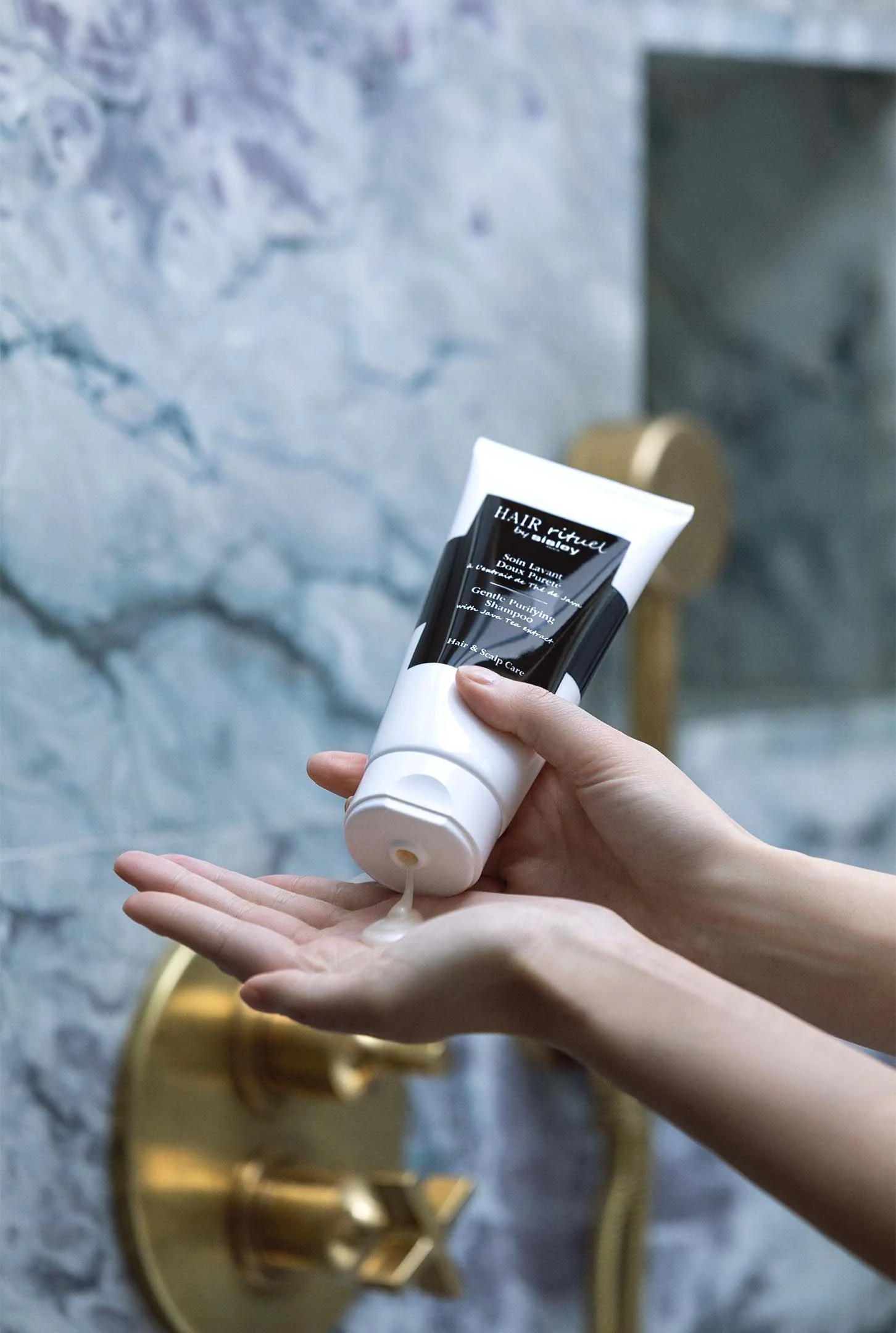 Gentle Purifying Shampoo With Java Tea Extract - Image 2