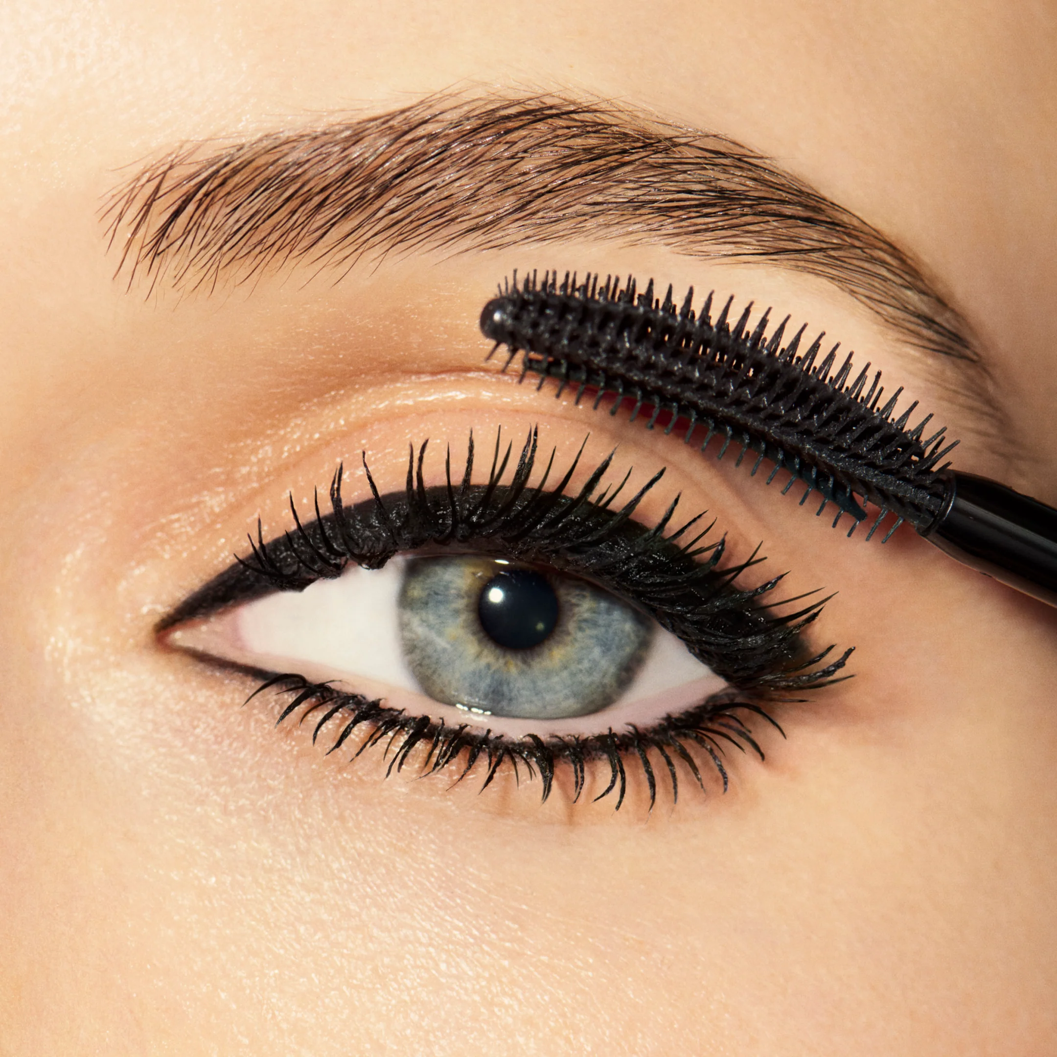 Gucci Le Magnétisme Volumizing Mascara - 01 - Eve Black, 7.5g (0.25oz) - Image 3