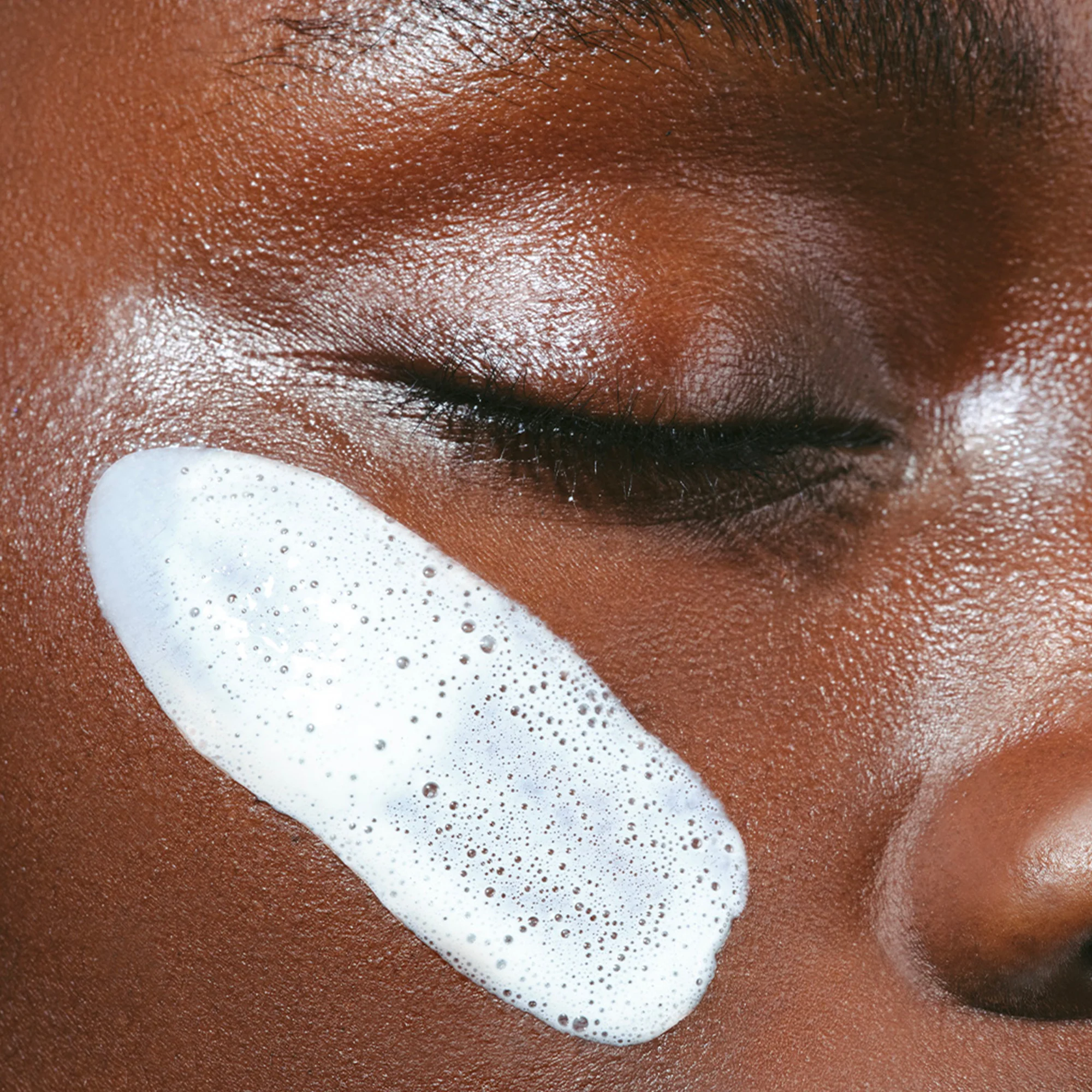 Hydrating Gentle Foaming Cleanser - Image 2