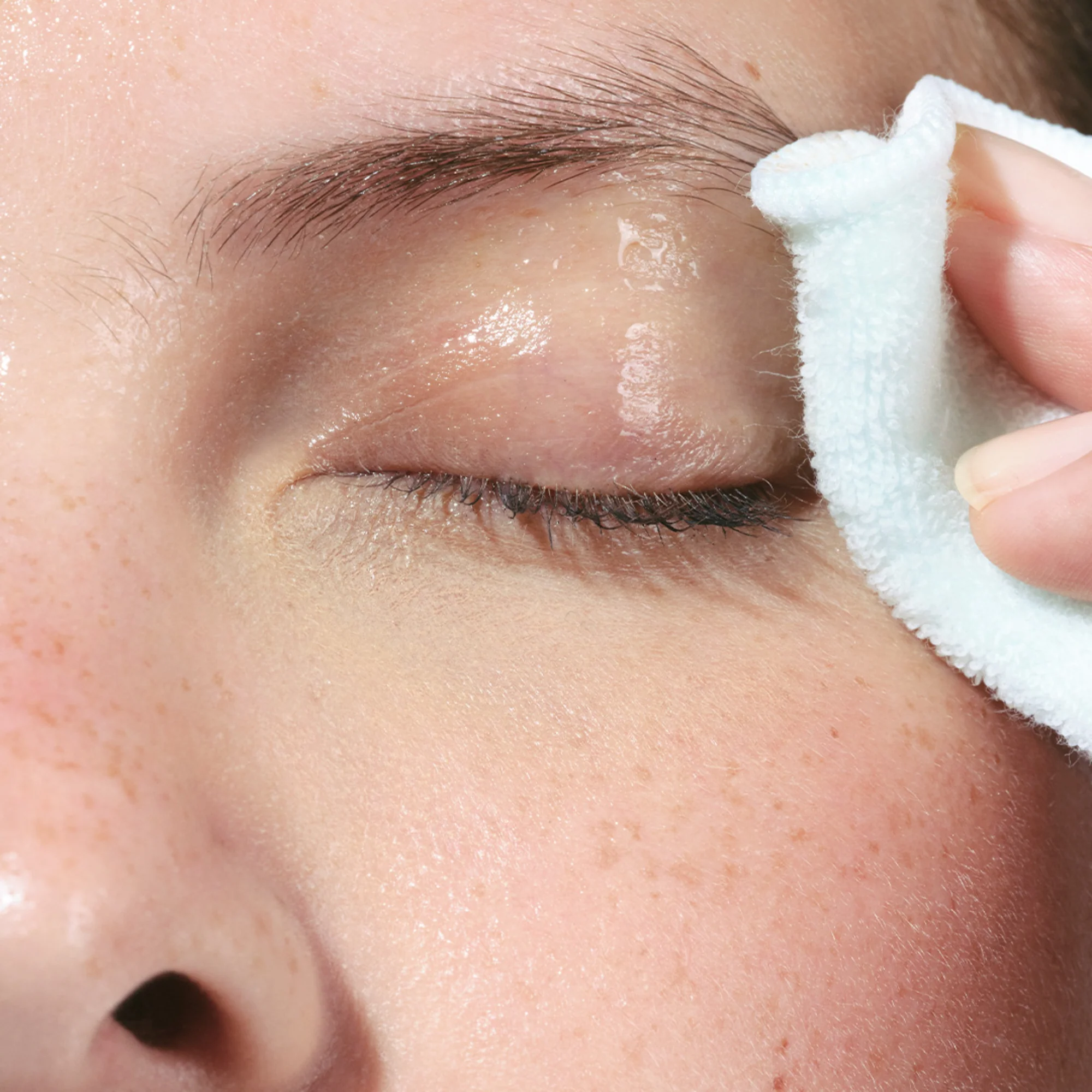 Insant Eye Make-Up Remover - Image 2