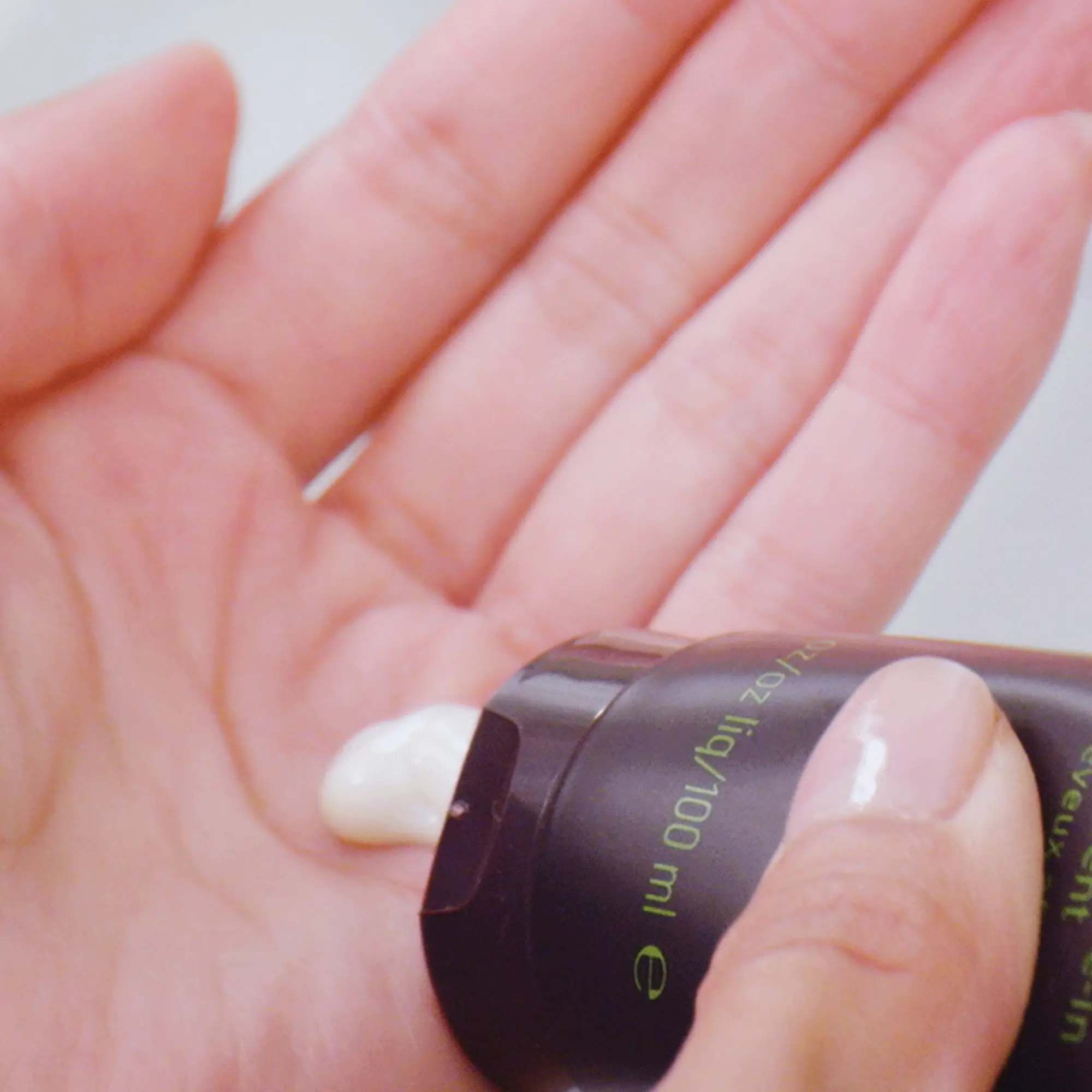 Invati Ultra Advanced Fortifying Leave-In Treatment - Image 4