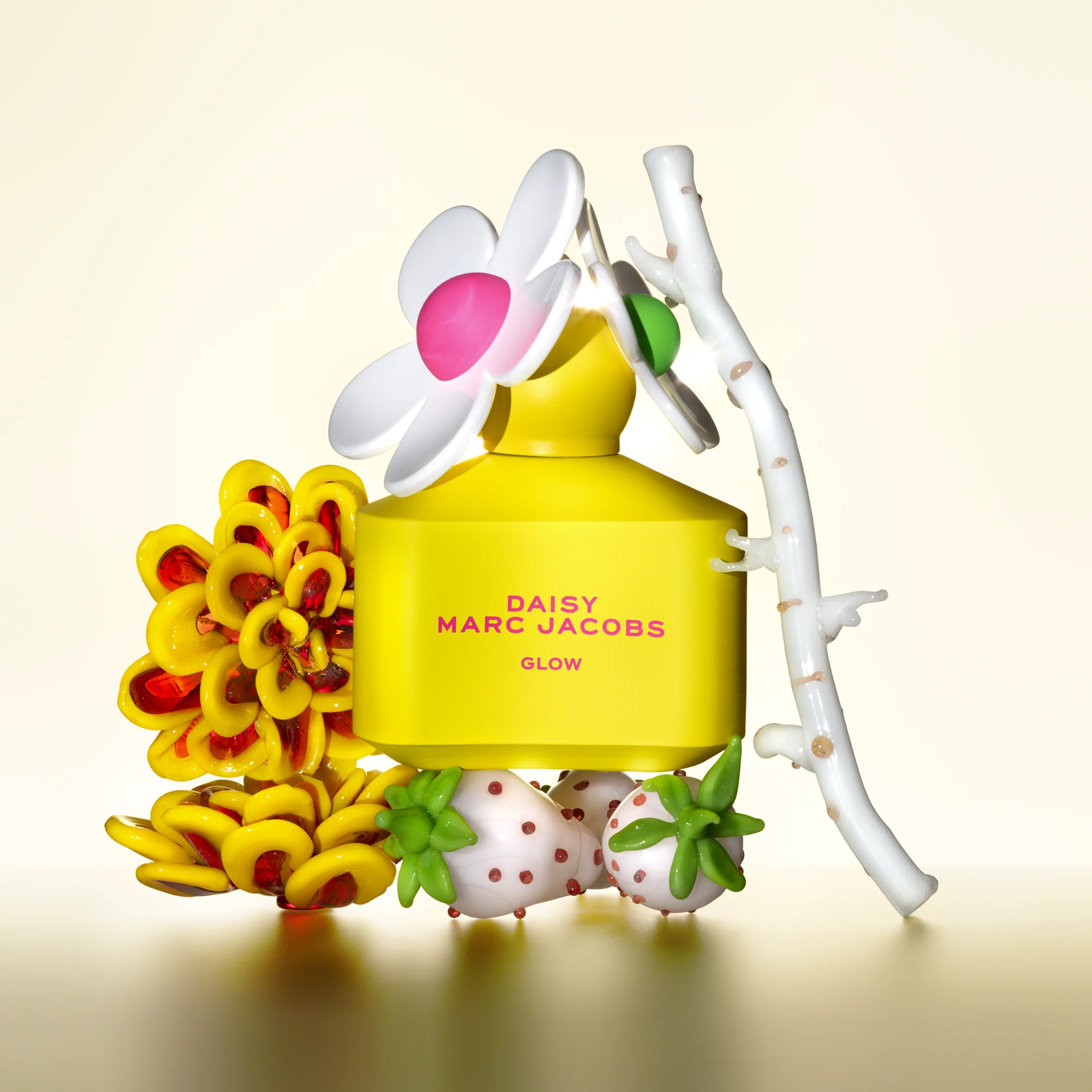 Marc Jacobs Daisy Glow Limited Edition Eau de Toilette for Women 50ml (1.6oz) - Image 3
