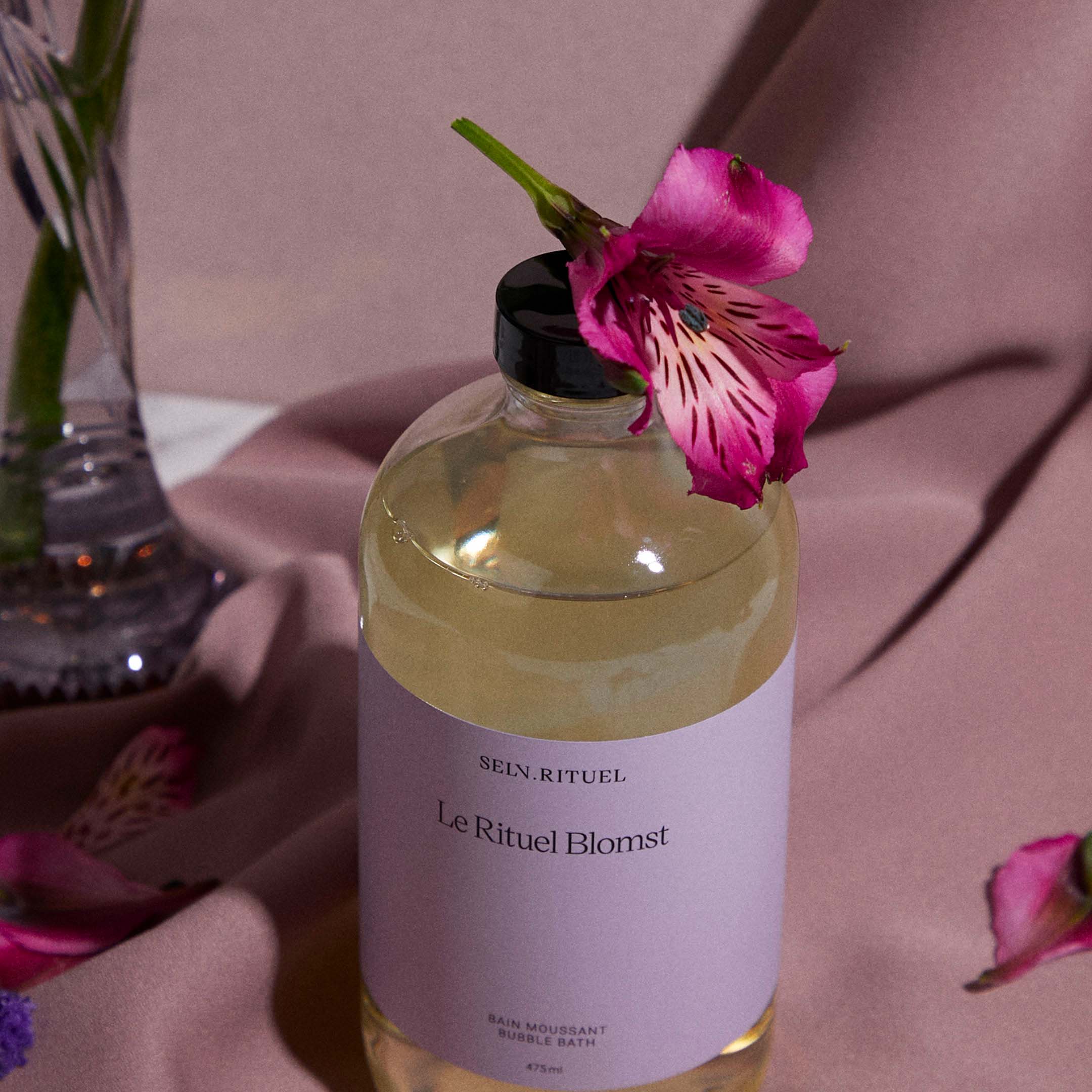 Rituel Blomst Bubble Bath - Lilac & Lily Of The Valley - Transparent Light Yellow - Image 2
