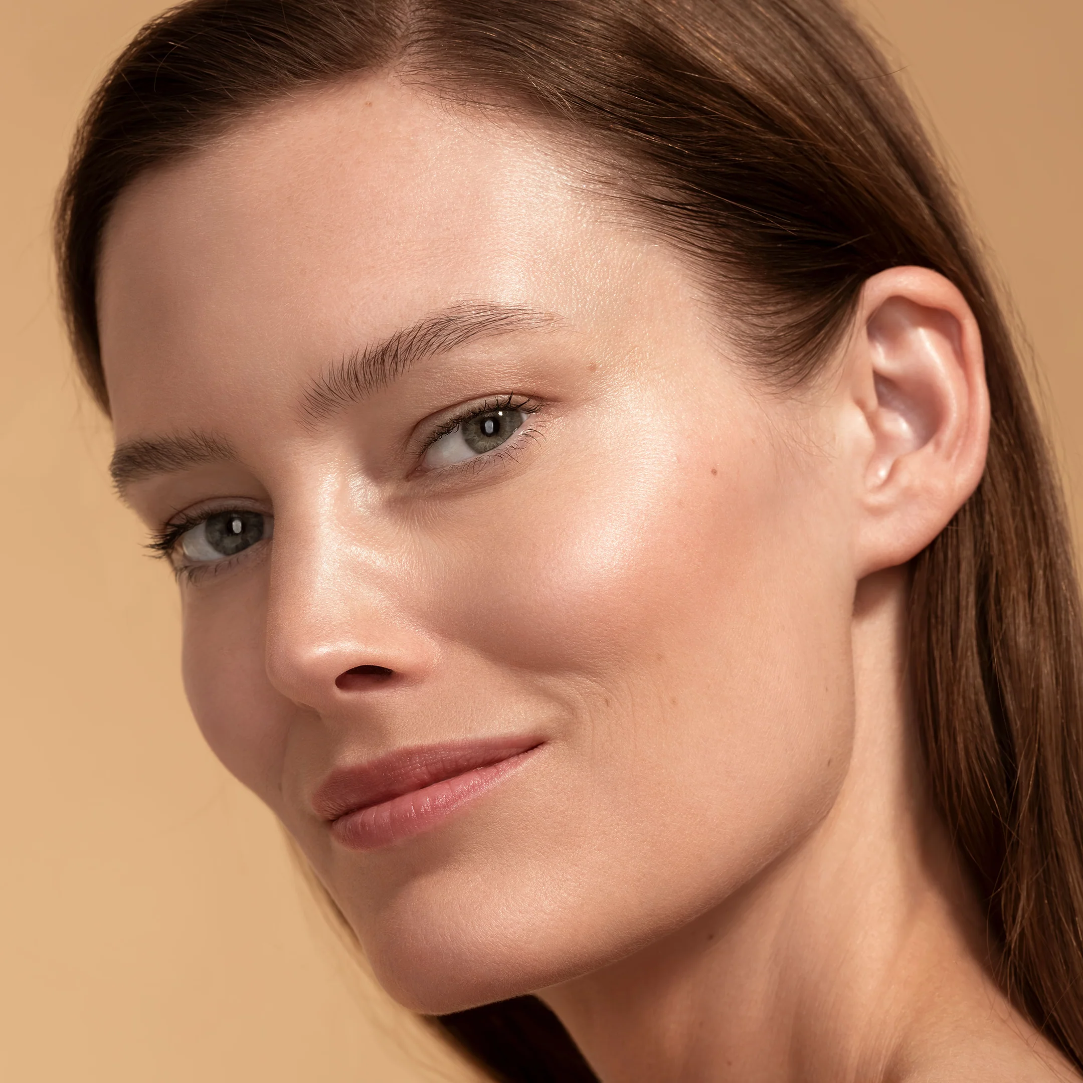 Sheer Glow Gold Face Tint - Image 3