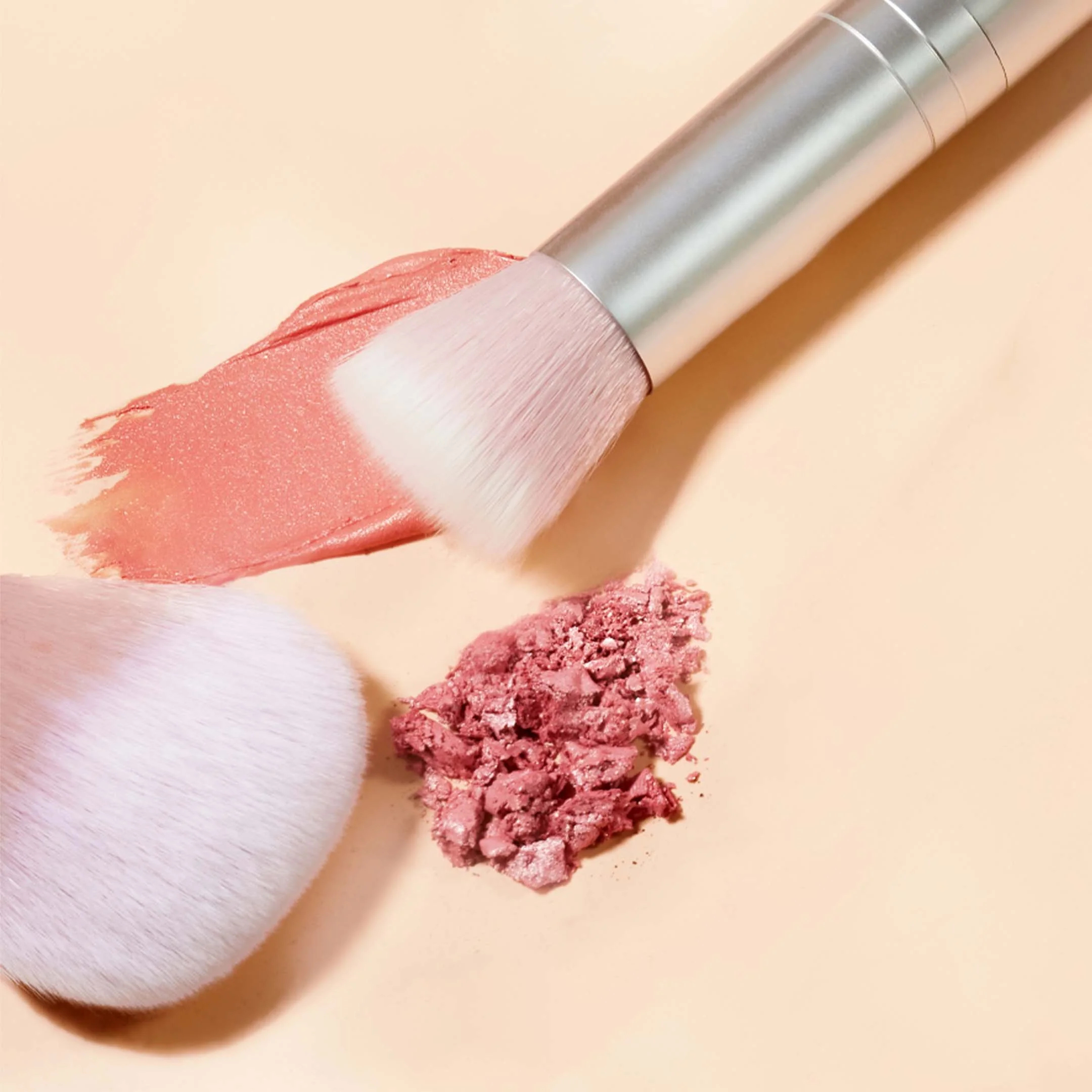 Skin2Skin Powder Blush Brush - Image 4