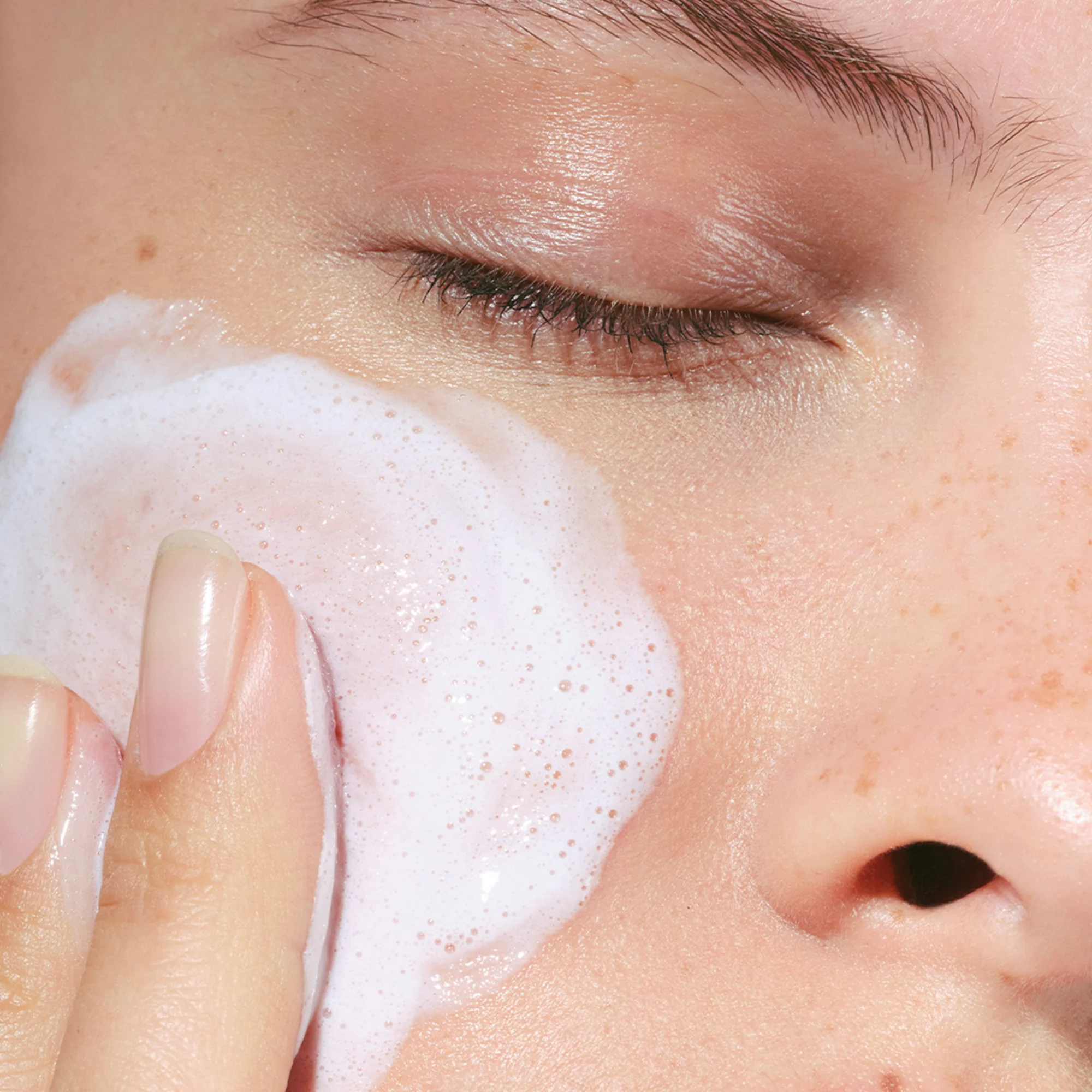 Soothing Gentle Foaming Cleanser - Image 2