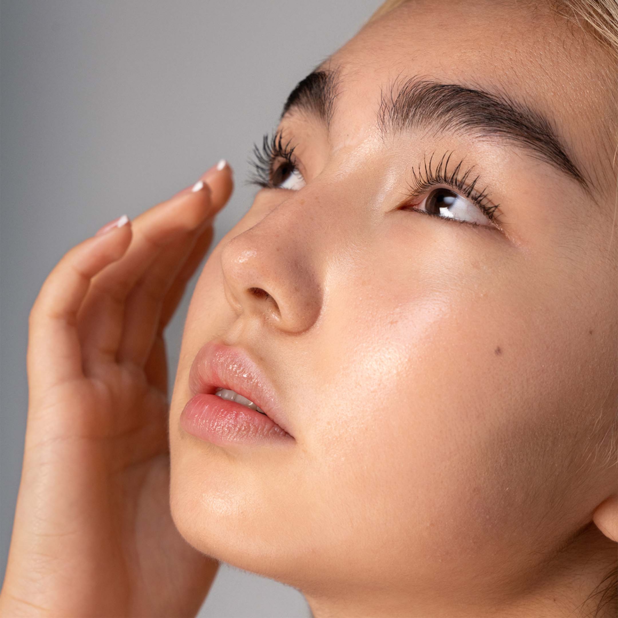 Straight Up Volumizing Peptide Mascara - Image 8