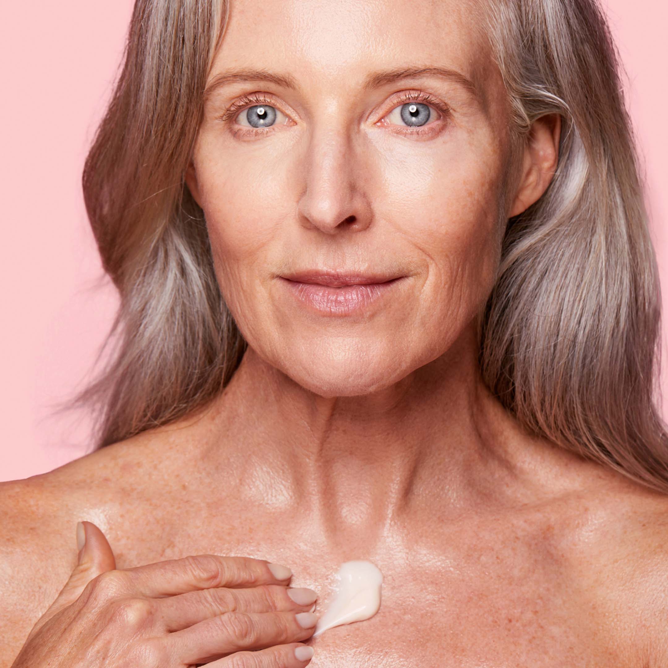 Super Restorative Décolleté and Neck Concentrate - Image 3