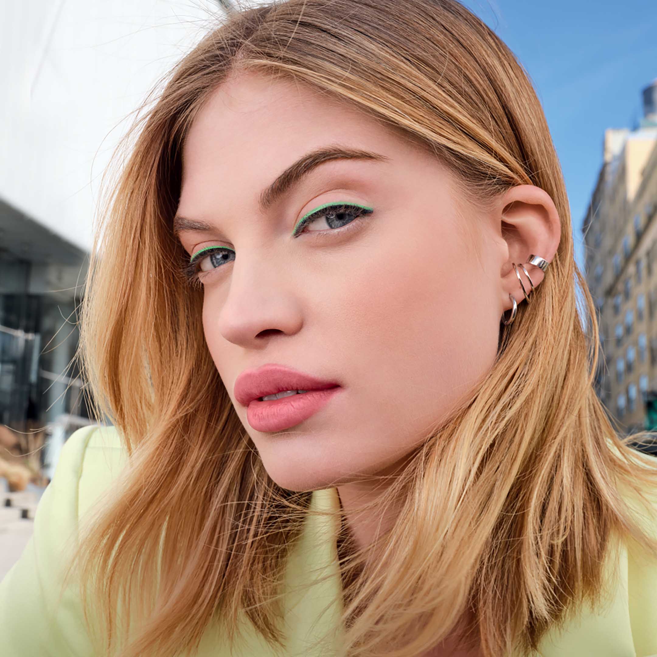Superstay 24Hr Hybrid Powder Foundation 102 - Image 9