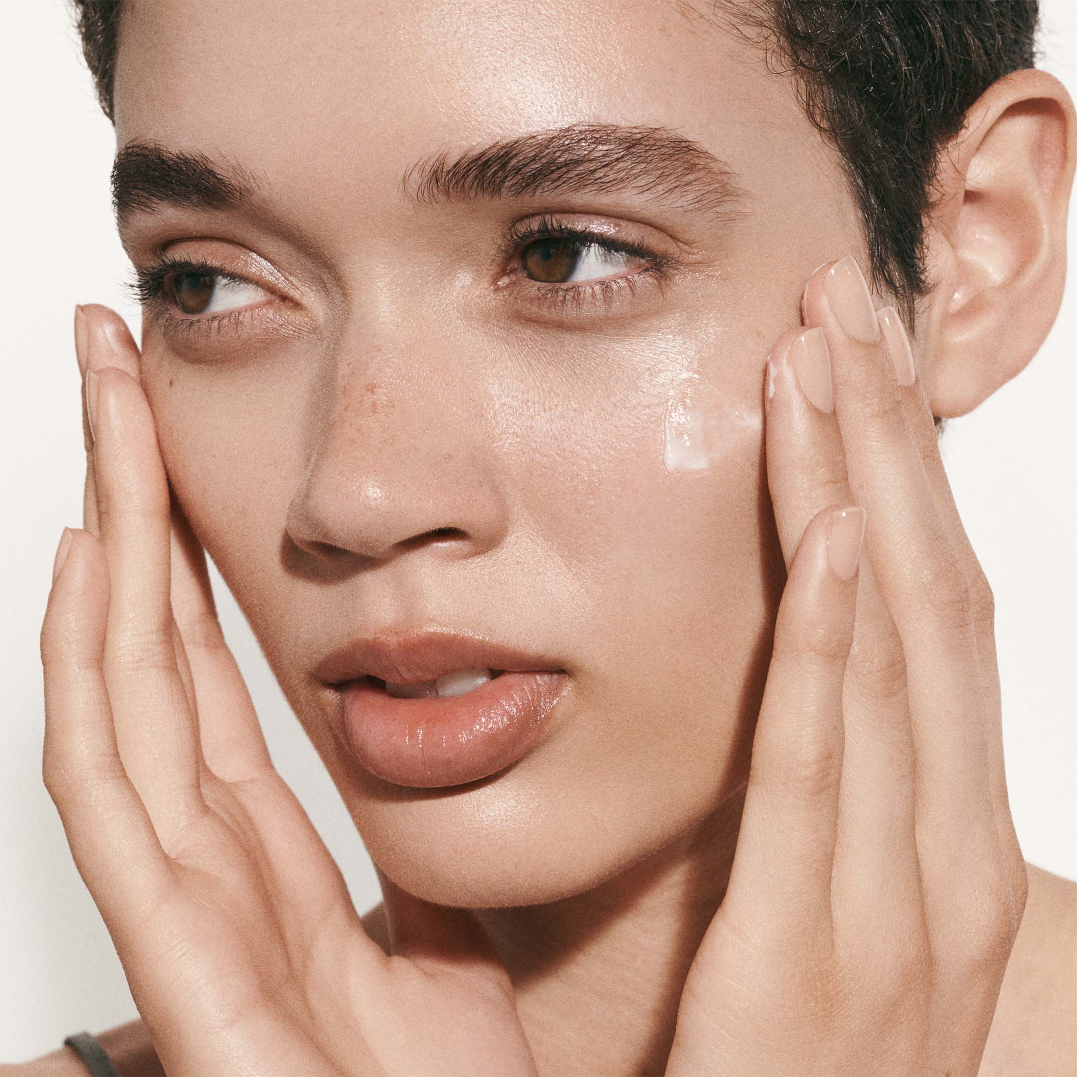 The Moisturizing Soft Cream - Image 5
